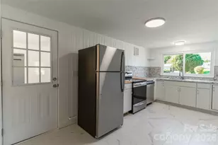 422 Hebron Rd, Hendersonville, NC 28739 - Photo 22