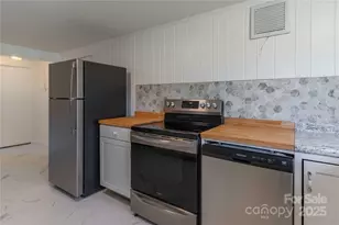 422 Hebron Rd, Hendersonville, NC 28739 - Photo 16