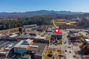 228 E Palmer St, Franklin, NC 28734 - Photo 1