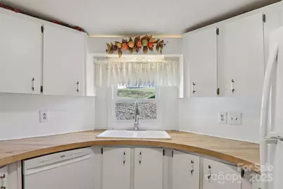 201 Cranbrook Circle, Hendersonville, NC 28792 - Photo 18