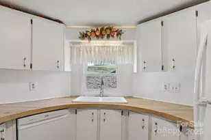 201 Cranbrook Cir, Hendersonville, NC 28792 - Photo 18