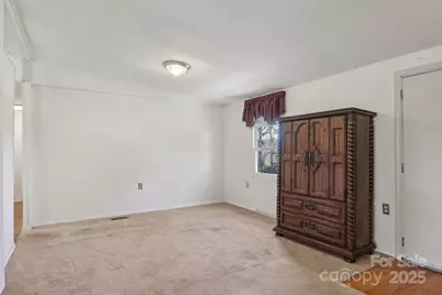 201 Cranbrook Circle, Hendersonville, NC 28792 - Photo 6
