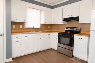 1300 Pondella Dr, Charlotte, NC 28213 - Photo 2