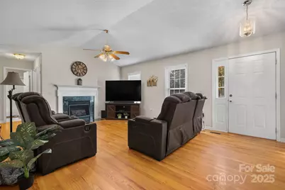 815 Catawba Valley Boulevard SE, Hickory, NC 28602 - Photo 4