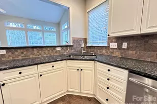 11416 Foggy Bank Ln, Charlotte, NC 28214 - Photo 10