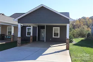 2822 15th Ave Pl SE, Hickory, NC 28602 - Photo 2