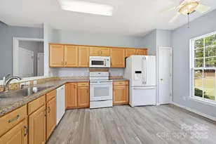 13809 Falconcrest Dr, Charlotte, NC 28269 - Photo 12