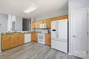 13809 Falconcrest Dr, Charlotte, NC 28269 - Photo 10