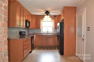 7043 Crossridge Rd, Charlotte, NC 28214 - Photo 6