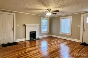 328 11th St SW, Hickory, NC 28602 - Photo 1