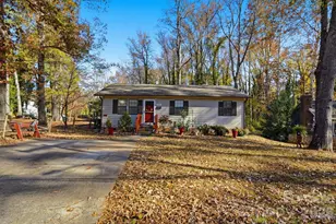 721 Ascot Dr, Charlotte, NC 28215 - Photo 1