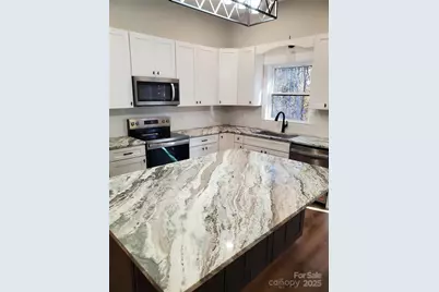 5751 Selkirk Drive, Hickory, NC 28601 - Photo 8