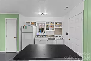 117 Robinson Ave, Matthews, NC 28104 - Photo 32