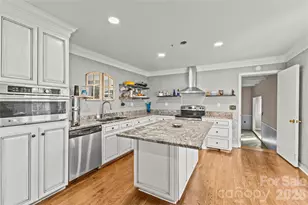 117 Robinson Ave, Matthews, NC 28104 - Photo 2