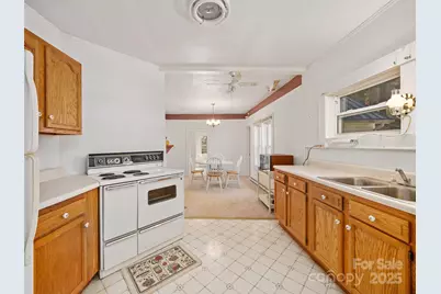 321 Lyle Lane, Green Mountain, NC 28740 - Photo 28