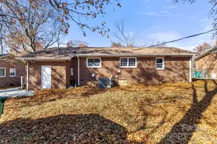 844 Squirrel Hill Rd, Charlotte, NC 28213 - Photo 2