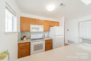 17919 Kings Point Dr, Cornelius, NC 28031 - Photo 12