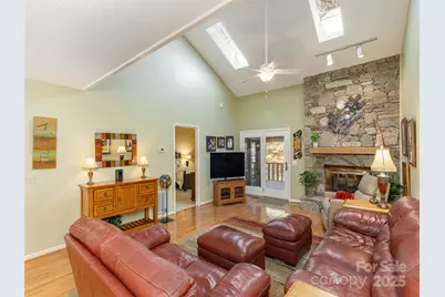 303 N Scarlet Oak Lane, Hendersonville, NC 28791 - Photo 8