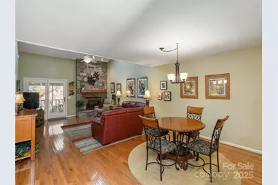 303 N Scarlet Oak Lane, Hendersonville, NC 28791 - Photo 10