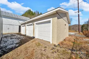 2581 Double Island Rd, Green Mountain, NC 28740 - Photo 36