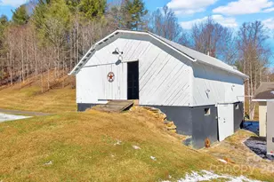 2581 Double Island Rd, Green Mountain, NC 28740 - Photo 32