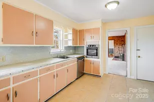 92 Parkway View Rd, Mars Hill, NC 28754 - Photo 12