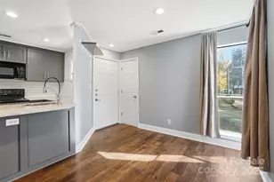 2502 Cranbrook Ln, Charlotte, NC 28207 - Photo 2