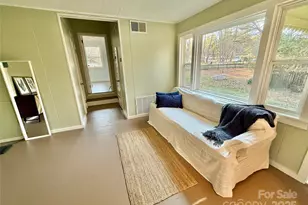 25 Sweet Clover Ln, Hendersonville, NC 28739 - Photo 4