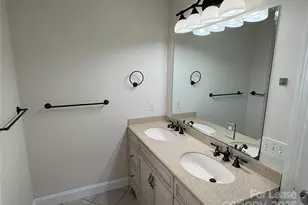 350 Melbourne Ct, Charlotte, NC 28209 - Photo 16