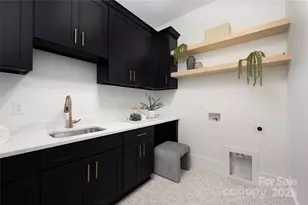 4041 Hiddenbrook Dr, Charlotte, NC 28205 - Photo 8