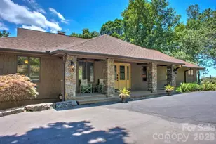 300 Roberts Dr, Hendersonville, NC 28739 - Photo 2