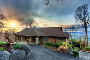 300 Roberts Dr, Hendersonville, NC 28739 - Photo 2