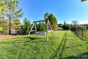 401 Hollyhock Dr, Matthews, NC 28104 - Photo 32