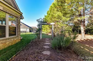 401 Hollyhock Dr, Matthews, NC 28104 - Photo 36