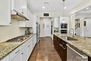 401 Hollyhock Dr, Matthews, NC 28104 - Photo 6