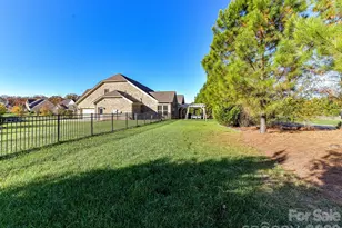 401 Hollyhock Dr, Matthews, NC 28104 - Photo 34