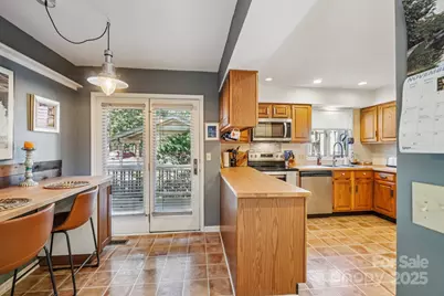 305 N Scarlet Oak Lane, Hendersonville, NC 28791 - Photo 4