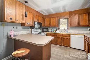 407 Forestway Dr, Mount Holly, NC 28120 - Photo 4