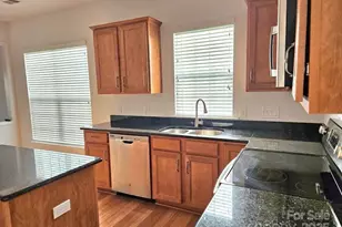 6423 Ridgeview Commons Dr, Charlotte, NC 28269 - Photo 6