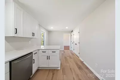 5609 Alanhurst Place, Charlotte, NC 28217 - Photo 12