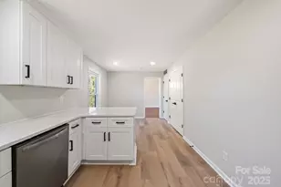 5609 Alanhurst Pl, Charlotte, NC 28217 - Photo 12