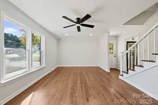 5609 Alanhurst Pl, Charlotte, NC 28217 - Photo 4