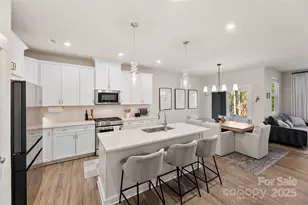 9722 Munsing Dr, Charlotte, NC 28269 - Photo 2