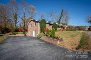 71 Bristol Ln, Hendersonville, NC 28792 - Photo 6