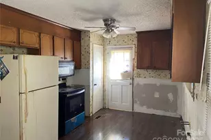 305 Red Roan Pl, Charlotte, NC 28215 - Photo 10