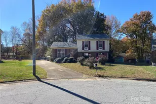 305 Red Roan Pl, Charlotte, NC 28215 - Photo 2