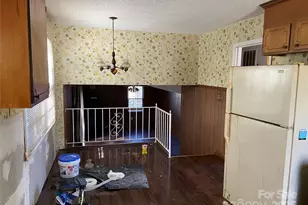 305 Red Roan Pl, Charlotte, NC 28215 - Photo 12