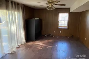 305 Red Roan Pl, Charlotte, NC 28215 - Photo 28