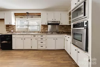 602 E Lee Avenue, Bessemer City, NC 28016 - Photo 10