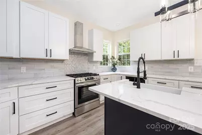 402 Sardis Road N, Charlotte, NC 28270 - Photo 2